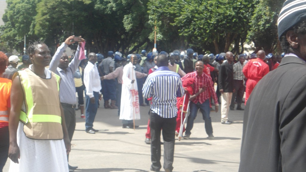 Heavy-armed-police presence-at-MDC-demonstration